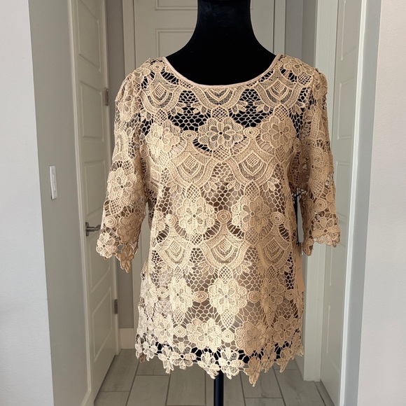 Halogen Tops - Halogen  Floral Lace Elbow Sleeve Top in Camel Size S NWT